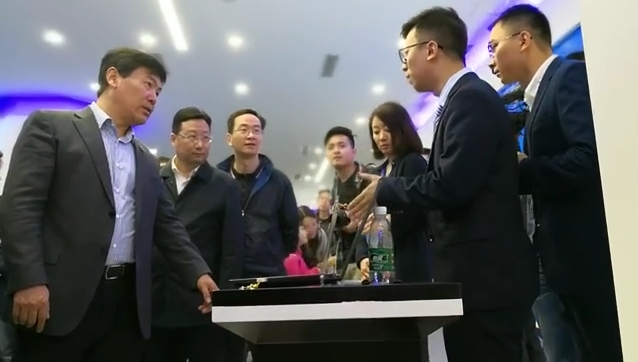 成都市长罗强参观.jpg