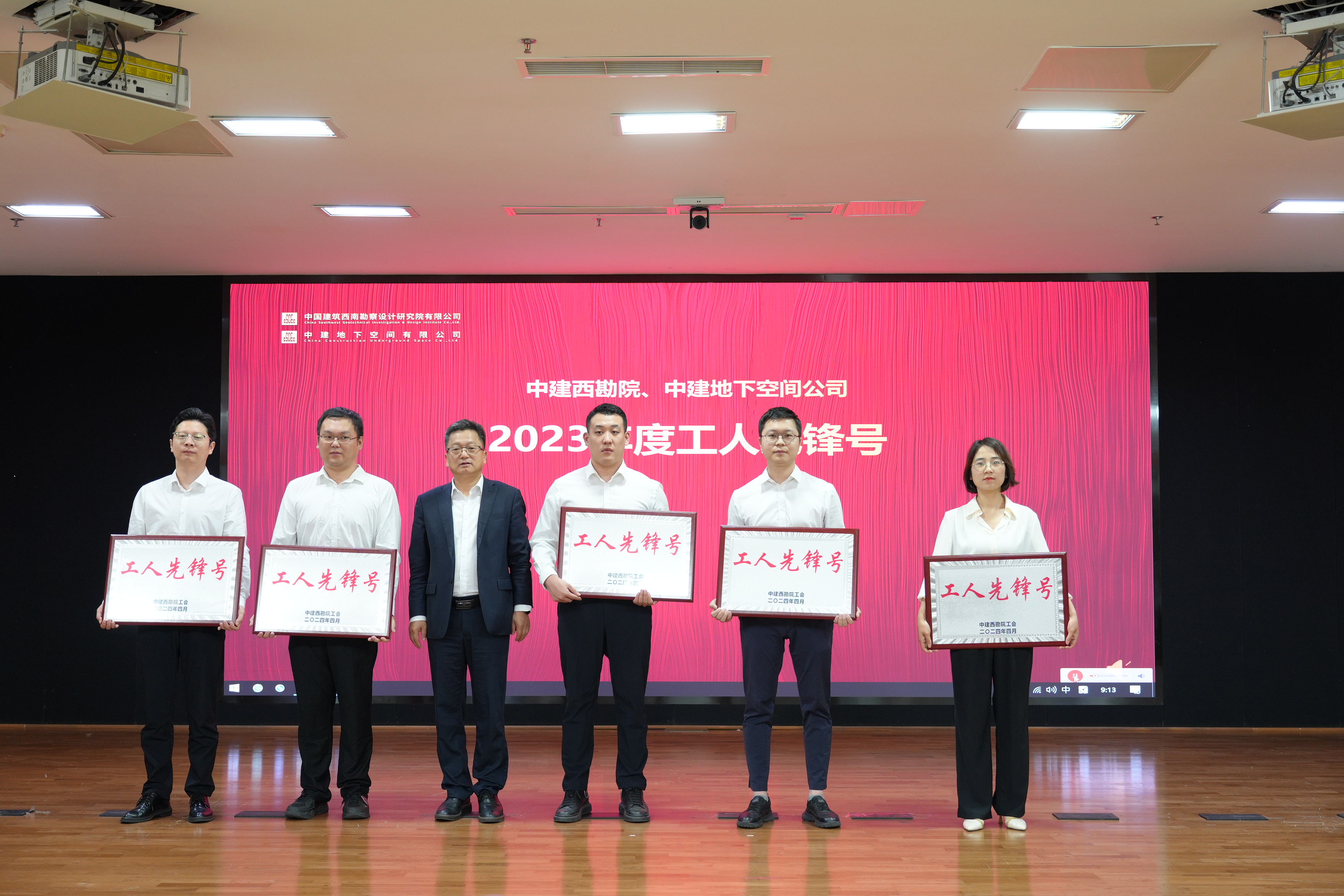 02 工人先锋号（5个）DSC00769.JPG