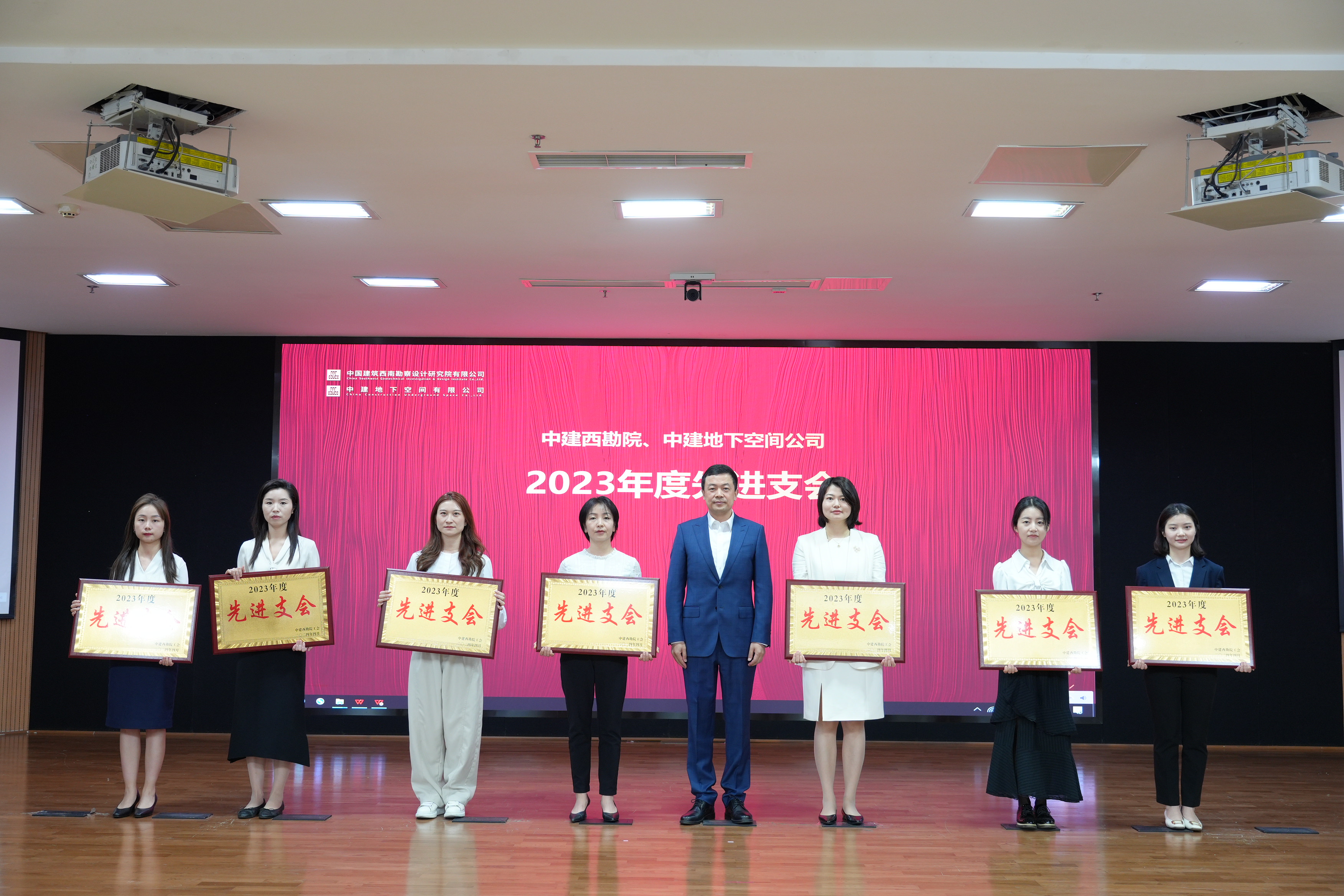 05 先进支会（7个） DSC00800.JPG