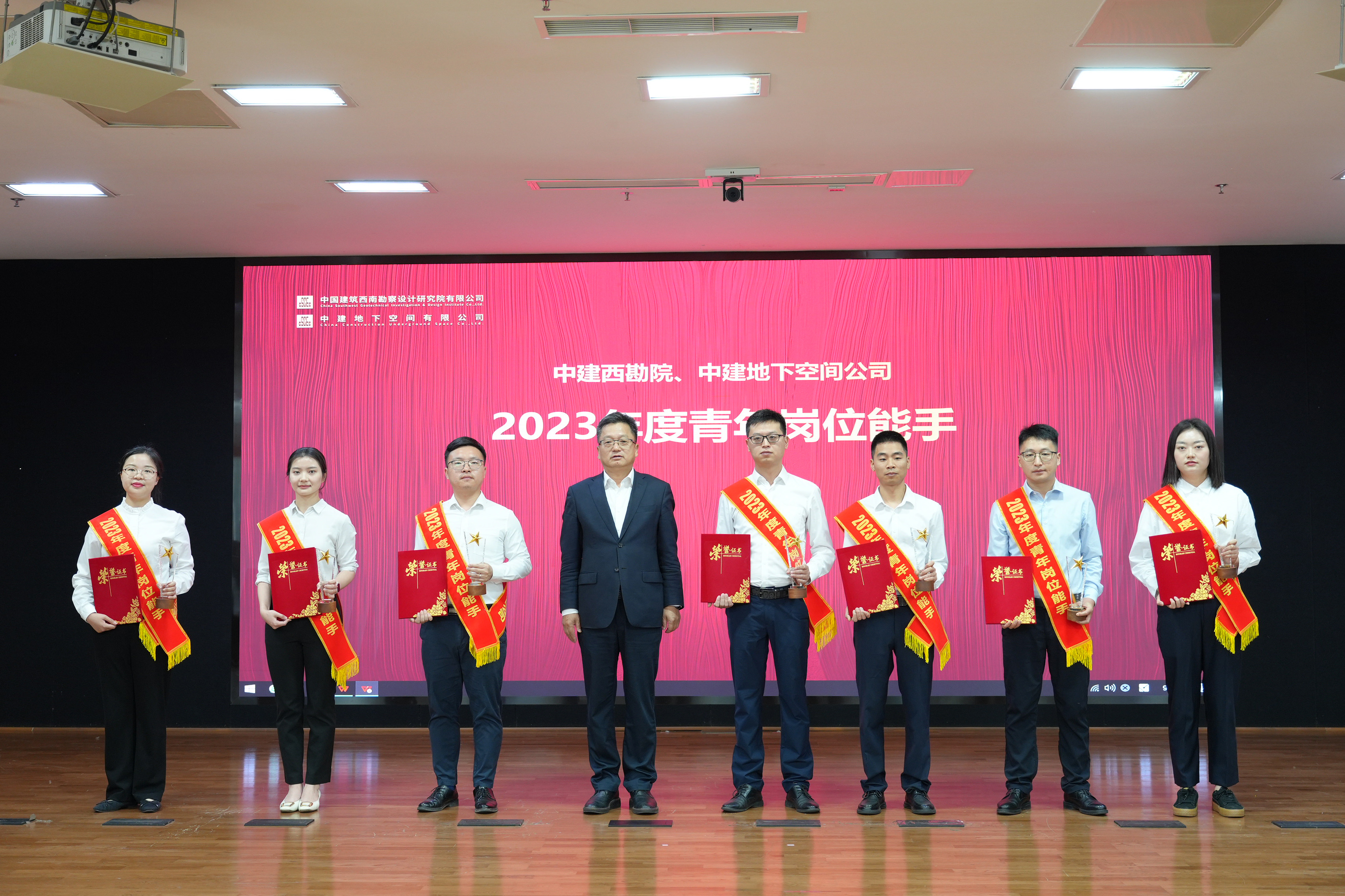 10 青年岗位能手（7人） DSC00857.JPG