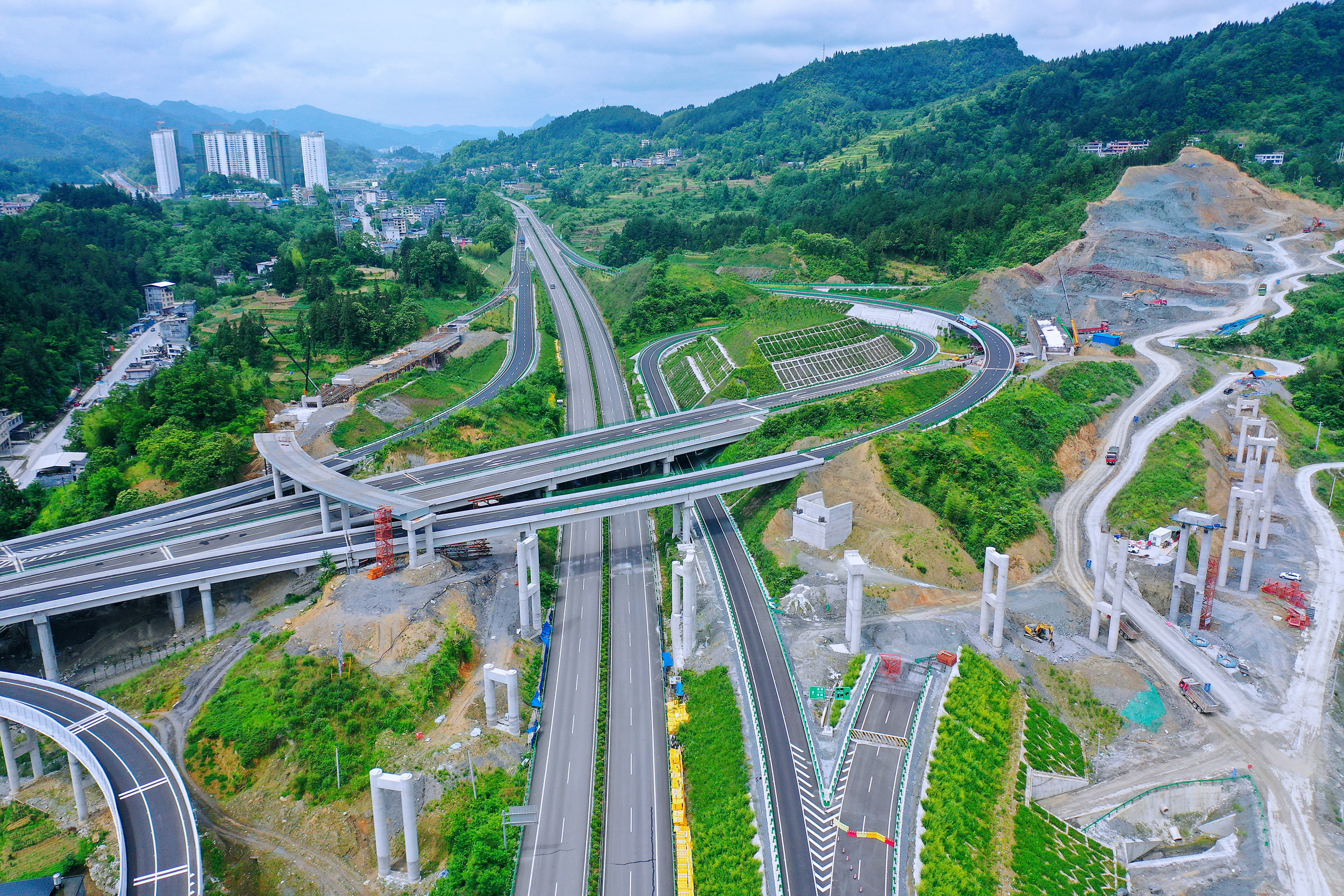 2500-总承包公司-利咸高速公路项目-1 (8).jpg