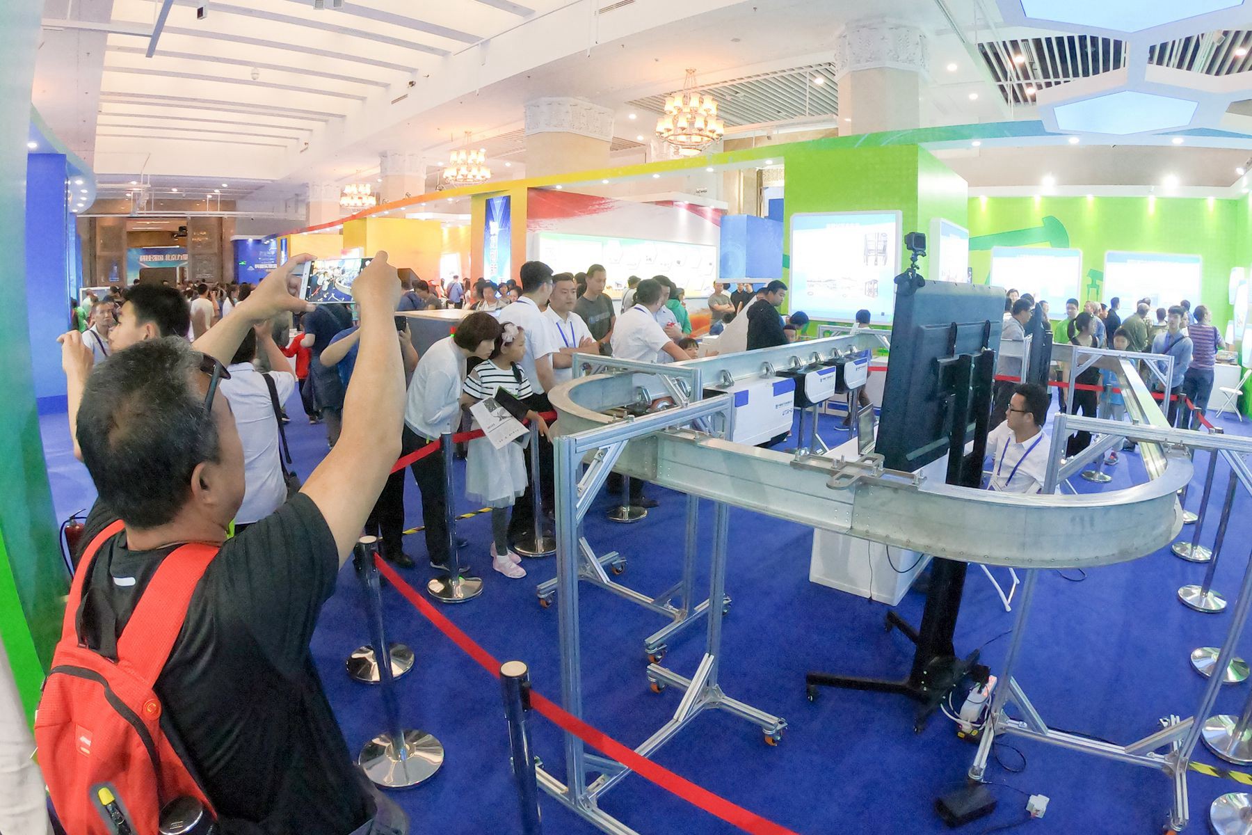 6 中建管廊卫士——综合管廊智能巡检机器人1-压缩g.jpg 6 中建管廊卫士——综合管廊智能巡检机器人1-压缩g.jpg