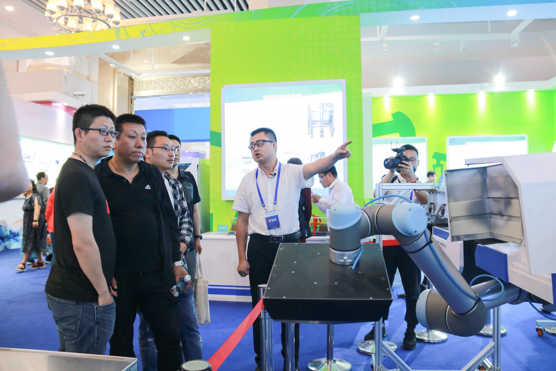 8 中建管廊卫士——综合管廊智能巡检机器人3-压缩.jpg 8 中建管廊卫士——综合管廊智能巡检机器人3-压缩.jpg