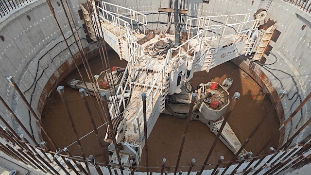 20250822 SECM竖井掘进装备在中国石油首个海底盾构工程烟台港西港区LNG接收井项目顺利始发 动图gif-3.gif
