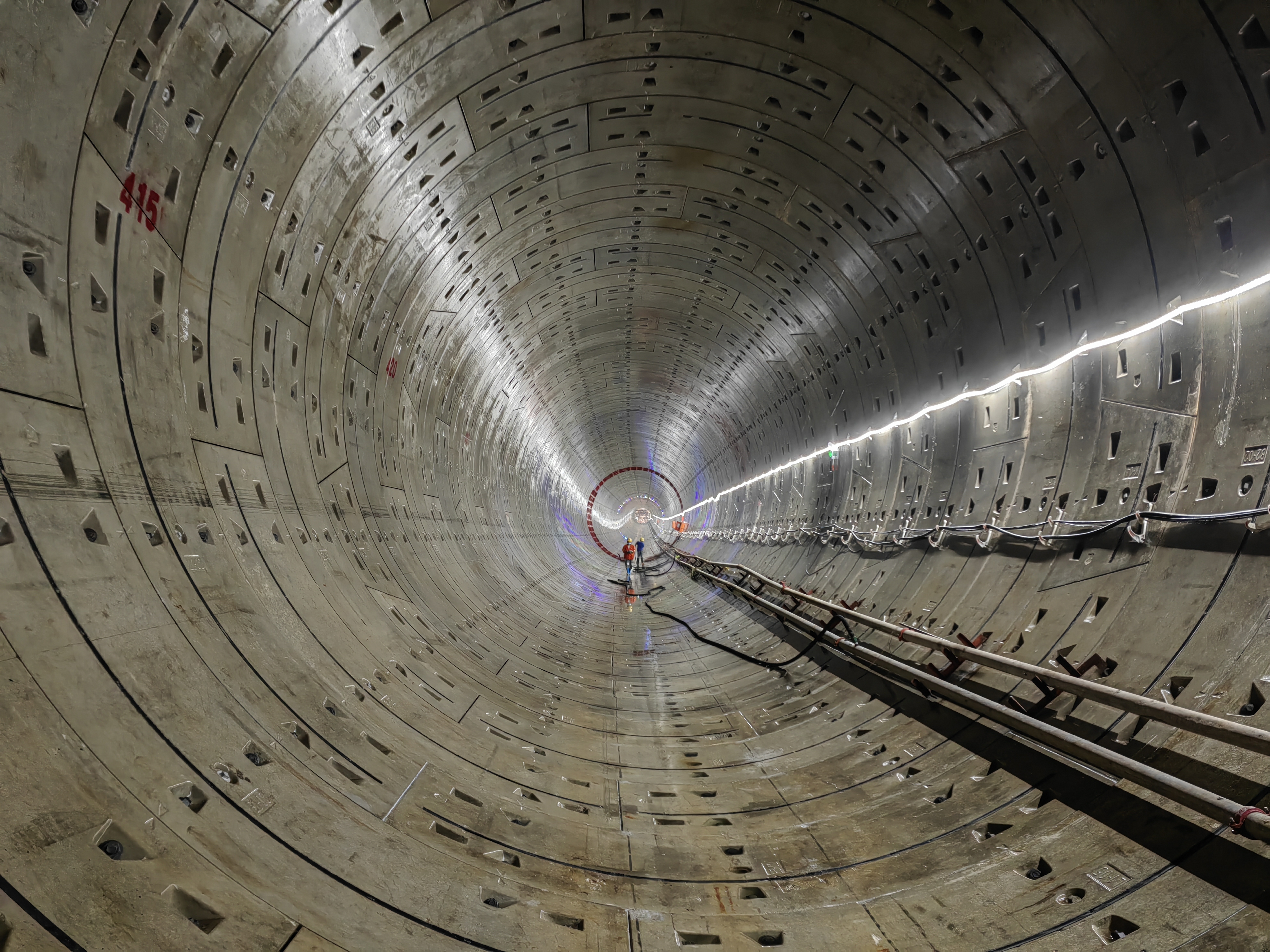 2022.8.16 成型隧道2.jpg